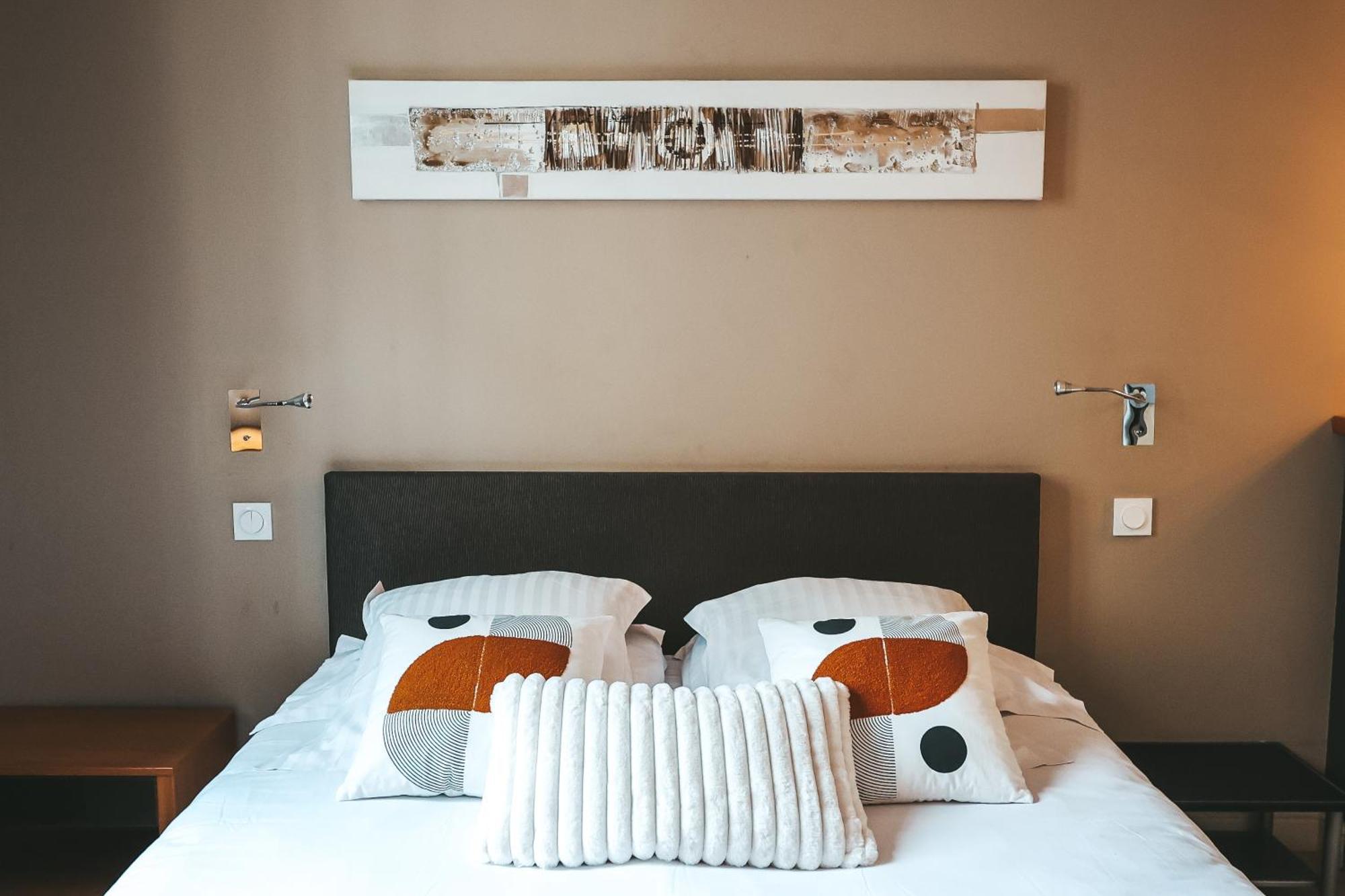 Suit'Home Commerce Анже Екстериор снимка
